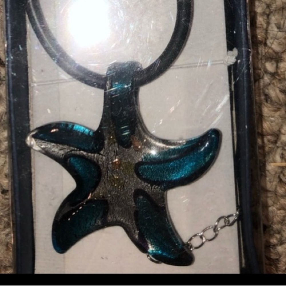 Starfish pendant necklace